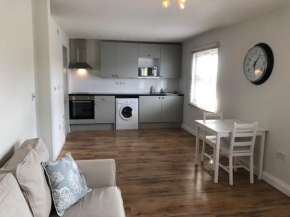 Fantastic large 1 bed Loft Flat close to Heathrow - 77VFR5